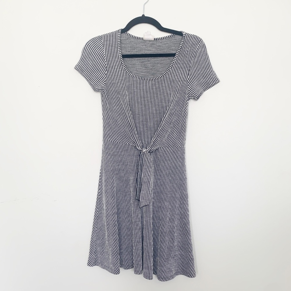 Caution to the Wind Tie Front Dress M